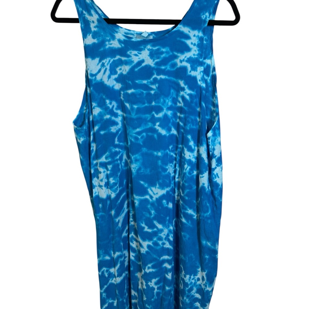 Blue and White Tie-Dye Dress with Flowing Pattern